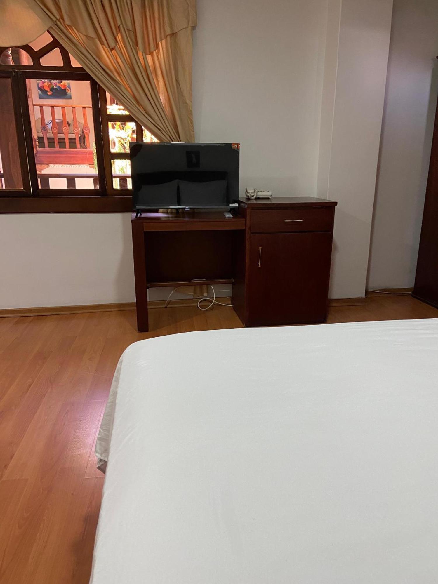 Hotel Coronel Куэнка Экстерьер фото