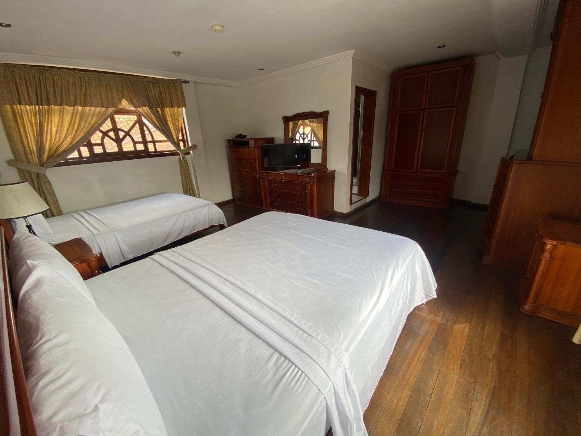 Hotel Coronel Куэнка Экстерьер фото