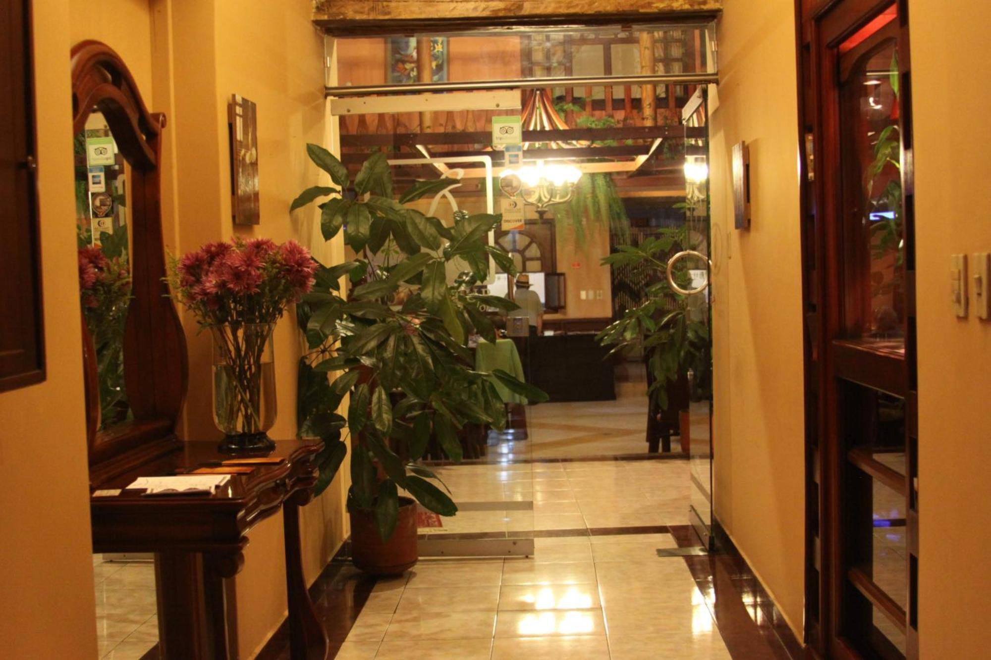 Hotel Coronel Куэнка Экстерьер фото